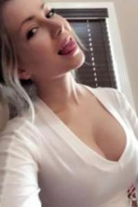 Оксана, размер груди третий, +7 (903) 409-10-00